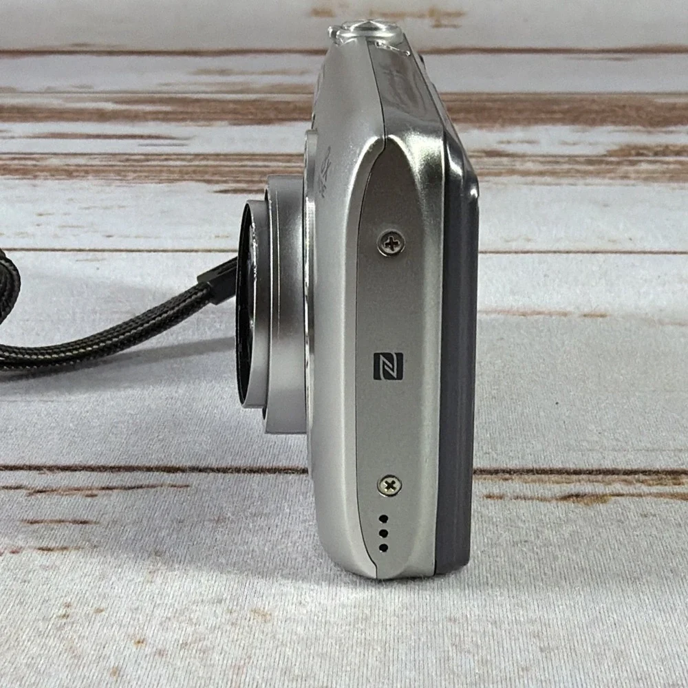 Nikon COOLPIX A300 20.1MP Digital Camera Silver Parts Repair Broken Lens